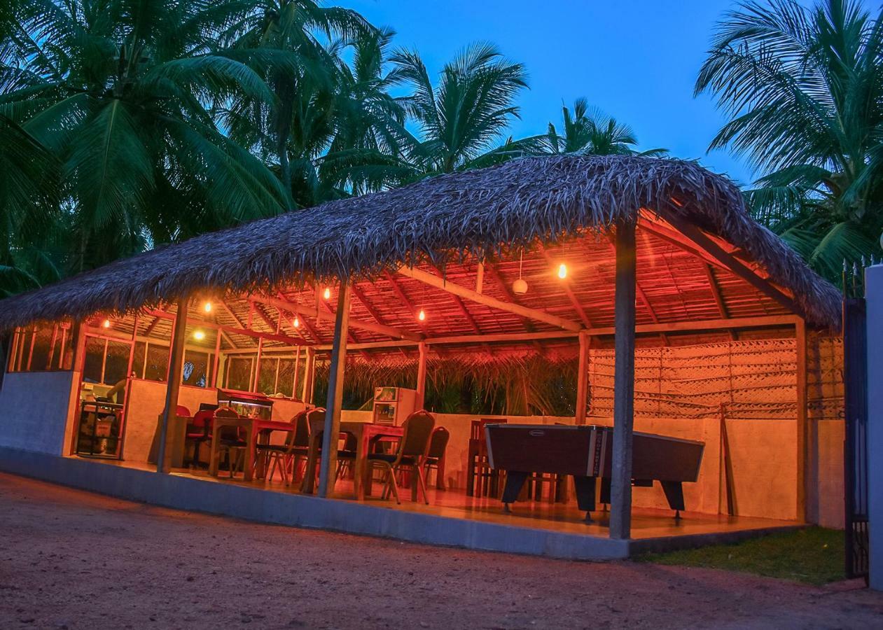 Trinco Relax Hut Hotell Trincomalee Eksteriør bilde