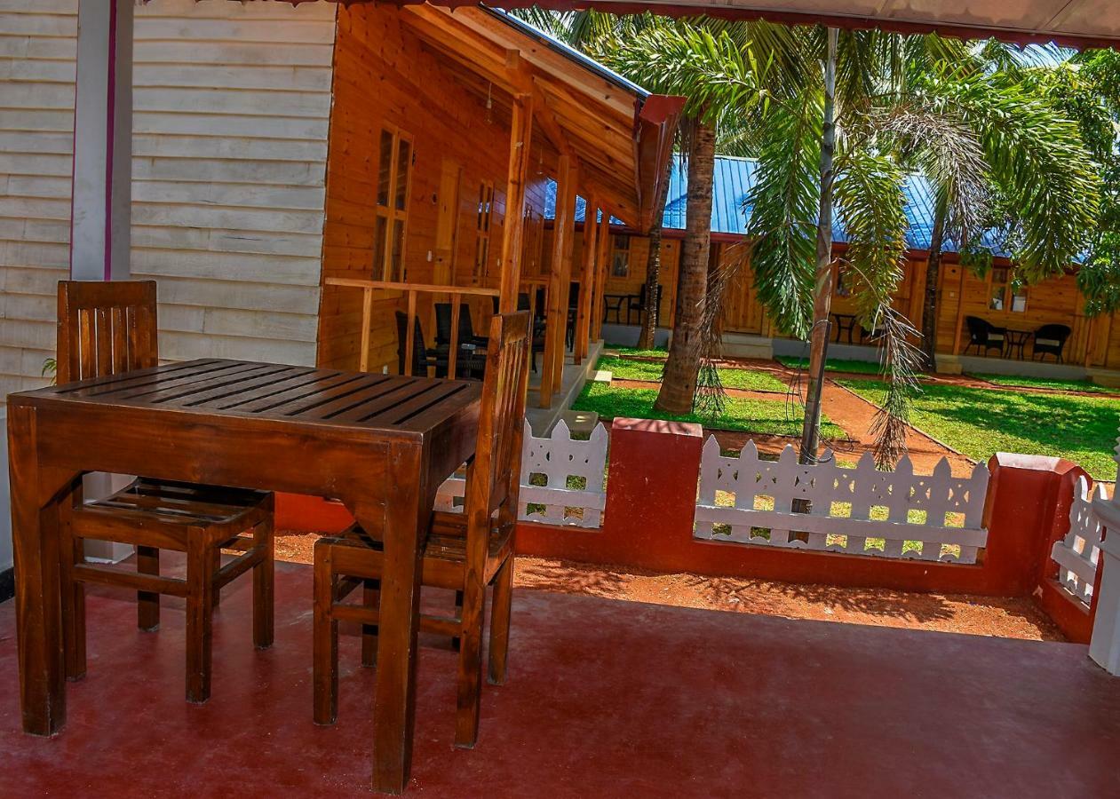 Trinco Relax Hut Hotell Trincomalee Eksteriør bilde